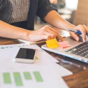 Simplifies graphic design for non-designers